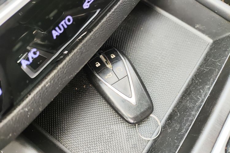 长安CS35PLUS 2019款 1.4T DCT酷联蓝鲸版中控内饰7001