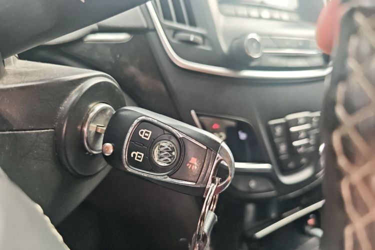 别克 君威 2014款 1.6T 时尚技术型中控内饰11