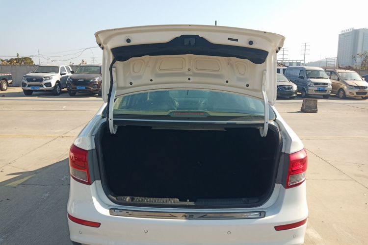 起亚K2 2015款 三厢 1.6L AT Premium机舱底盘23