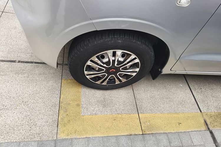 五菱汽车 五菱宏光V 2022款 1.5L劲取版电动助力LAR车身外观6007