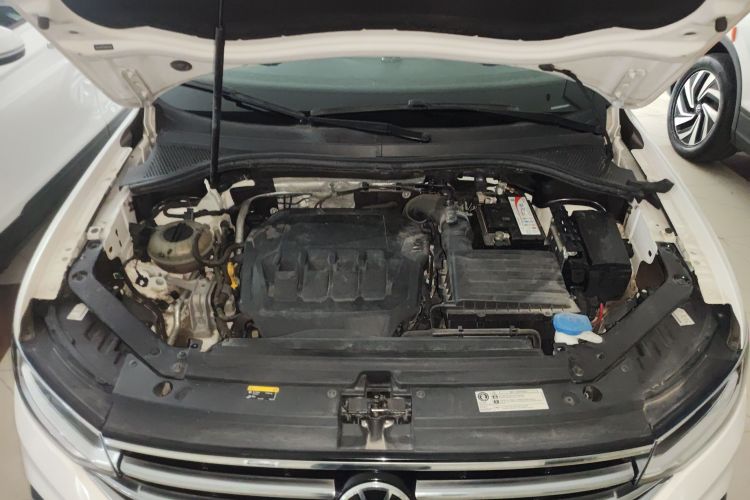 大众 途观L 2022款 330TSI 自动两驱舒享版机舱底盘24