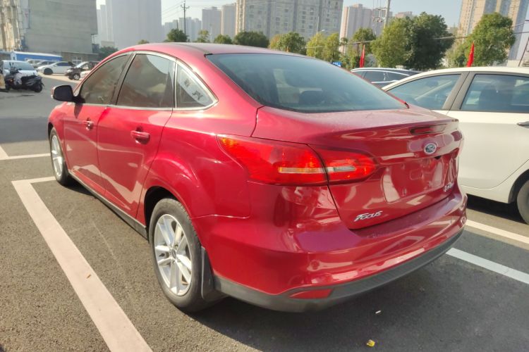 福特 福克斯 2015款 三厢 1.6L 自动风尚型车身外观4