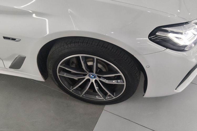 宝马5系新能源 2022款 改款 535Le M运动套装车身外观10