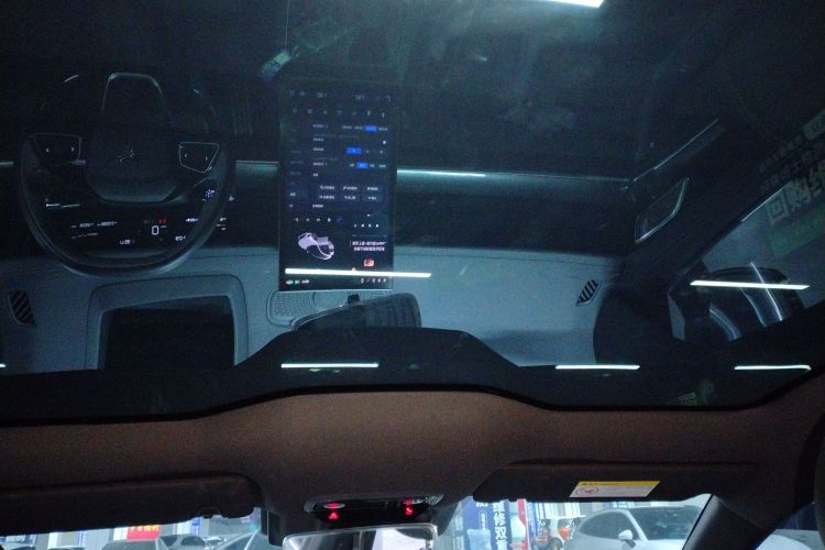 哪吒汽车 哪吒S猎装 2024款 增程300 标准版中控内饰22