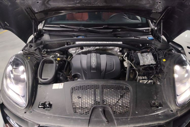 保时捷 2018款 Macan 2.0T机舱底盘24