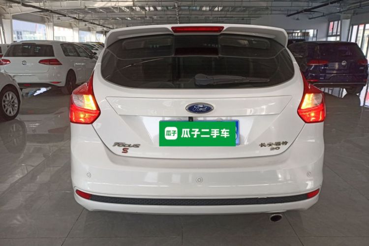 福特 福克斯 2012款 两厢 2.0L 手动豪华运动型车身外观6