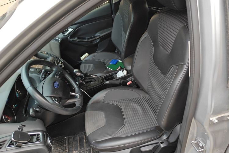 福特 福克斯 2015款 三厢 1.6L 自动风尚型局部细节19