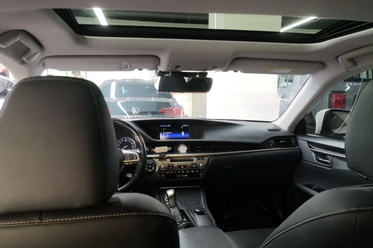 雷克萨斯ES 2015款 300h 舒适版中控内饰22