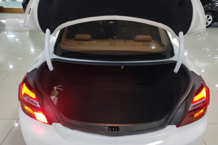 别克 君威 2014款 2.0L 精英时尚型机舱底盘23