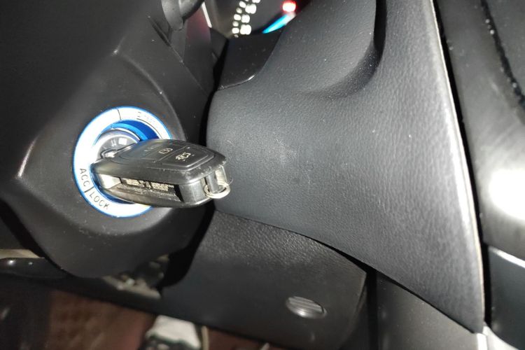 福特 福克斯 2017款 两厢 1.6L 手动舒适型智行版中控内饰7001