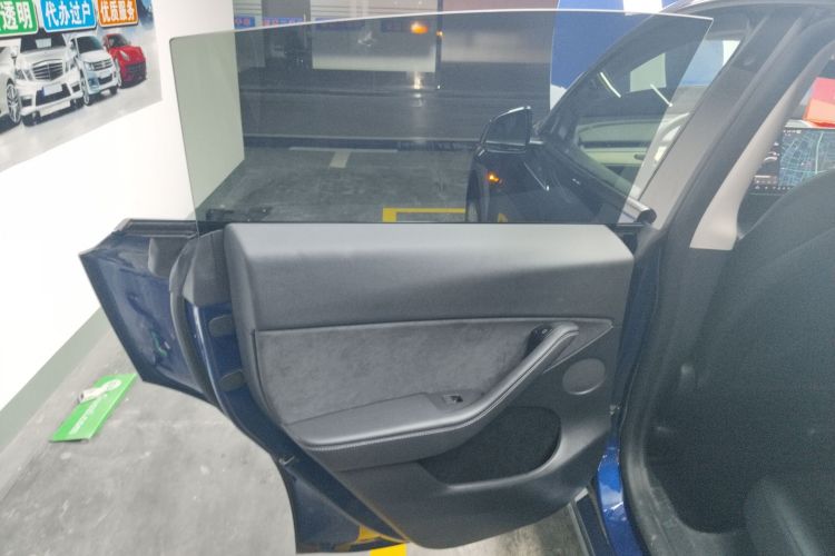 特斯拉 Model Y 2021款 标准续航后驱版中控内饰49