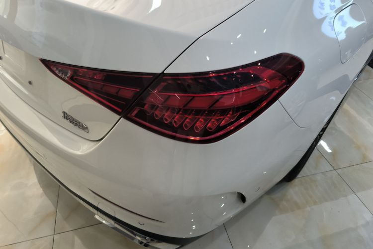 奔驰C级 2023款 C 260 L 运动版车身外观9