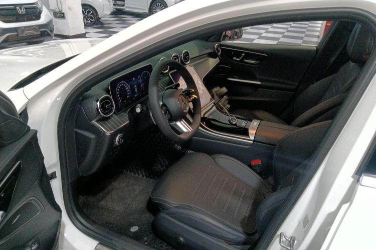 奔驰C级 2023款 C 200 L 运动版局部细节19