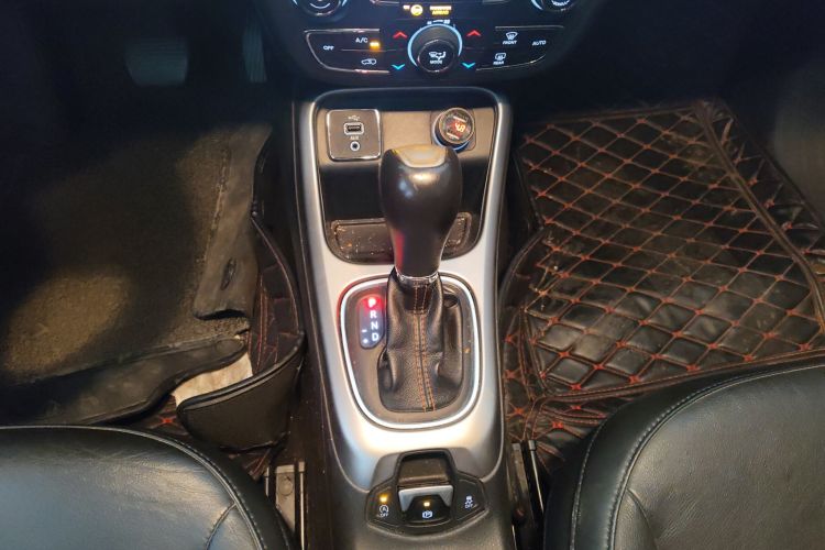 Jeep 指南者 2017款 200T 自动家享版中控内饰18