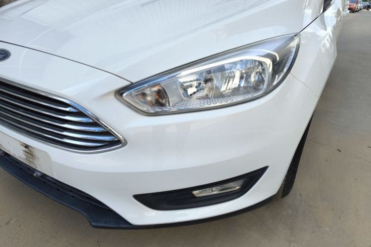 福特 福克斯 2015款 三厢 1.6L 自动舒适型局部细节36