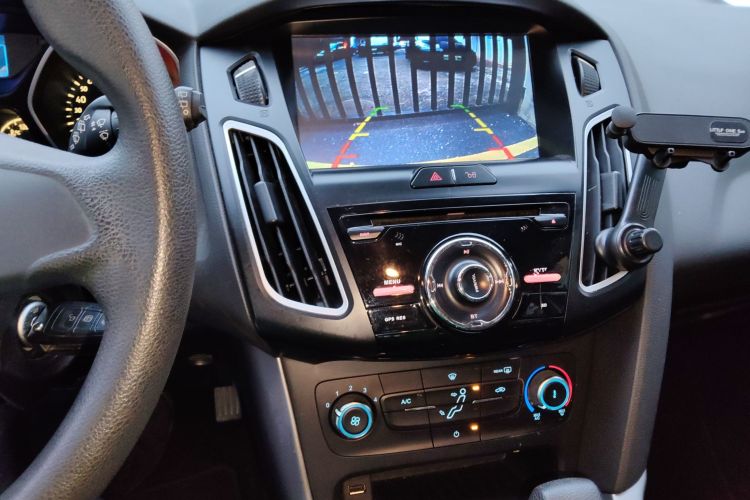 福特 福克斯 2015款 两厢 1.6L 自动舒适型中控内饰16