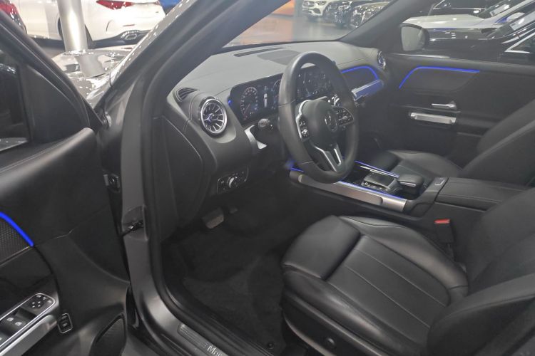 奔驰GLB 2022款 改款 GLB 200 时尚型中控内饰7003