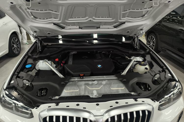 宝马X3 2022款 xDrive25i M运动套装机舱底盘24