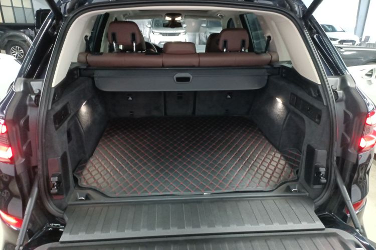 宝马X5(进口) 2022款 xDrive40i M运动套装机舱底盘23