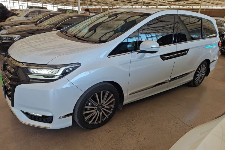 本田 艾力绅 2024款 2.0L e:HEV 豪华版车身外观4