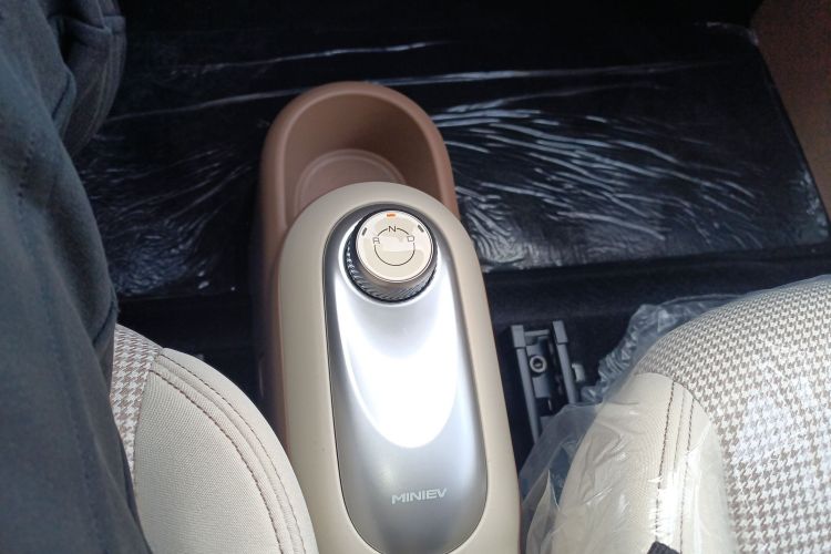 五菱汽车 宏光MINIEV 2025款 四门版 进阶款中控内饰18