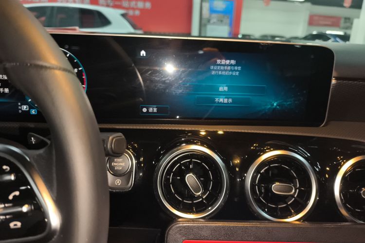 奔驰A级(进口) 2019款 A 200 动感型中控内饰16