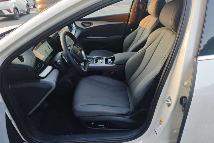 比亚迪 海豹07 DM-i 2025款 智驾版 DM-i 1.5L 125km 尊贵型中控内饰19