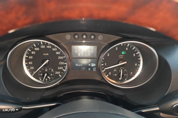 奔驰R级 2014款 R 320 4MATIC 商务型中控内饰14