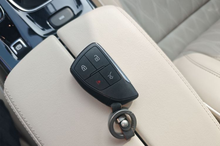 别克 2022款 昂科威Plus Avenir艾维亚 七座版中控内饰7001