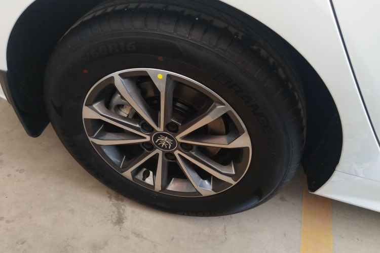 比亚迪 秦PLUS 2024款 荣耀版 DM-i 55KM领先型车身外观56