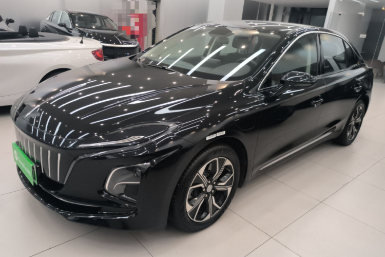 红旗E-QM5 2023款 改款 基础出行版车身外观4