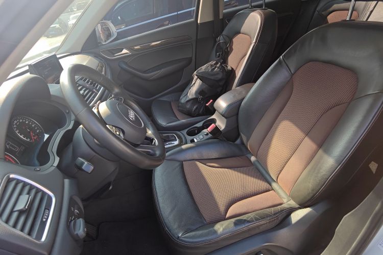 奥迪Q3 2018款 30周年年型 30 TFSI 时尚型中控内饰19