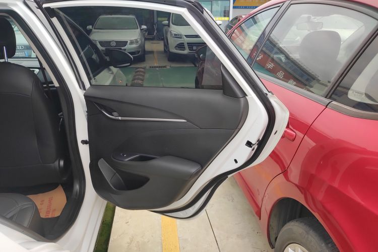 别克 英朗 2021款 改款 典范 1.5L 自动精英型中控内饰45