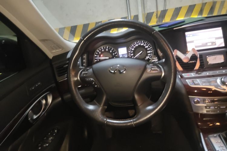 英菲尼迪Q70 2013款 Q70L 2.5L 舒适版中控内饰13