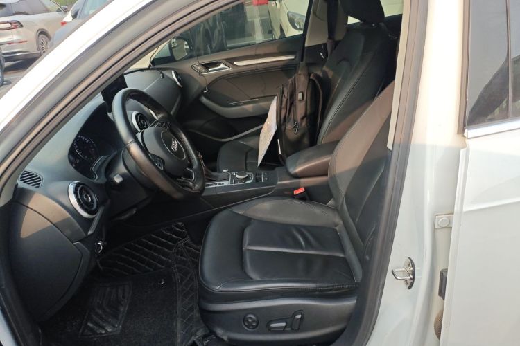 奥迪A3 2016款 Sportback 35 TFSI 风尚型中控内饰19