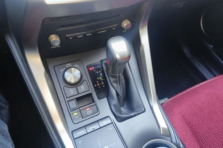 雷克萨斯NX 2020款 300 前驱 锋行版 国V中控内饰18