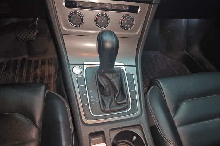 大众 高尔夫 2016款 230TSI 自动豪华型中控内饰18