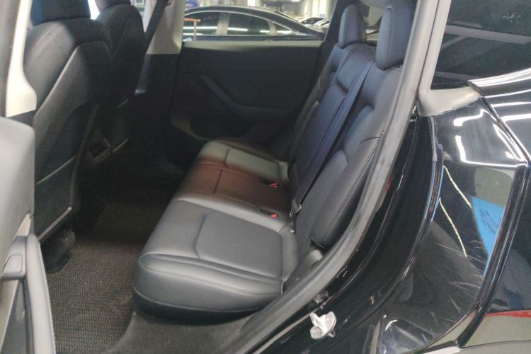 特斯拉 Model Y 2022款 长续航全轮驱动版中控内饰7004