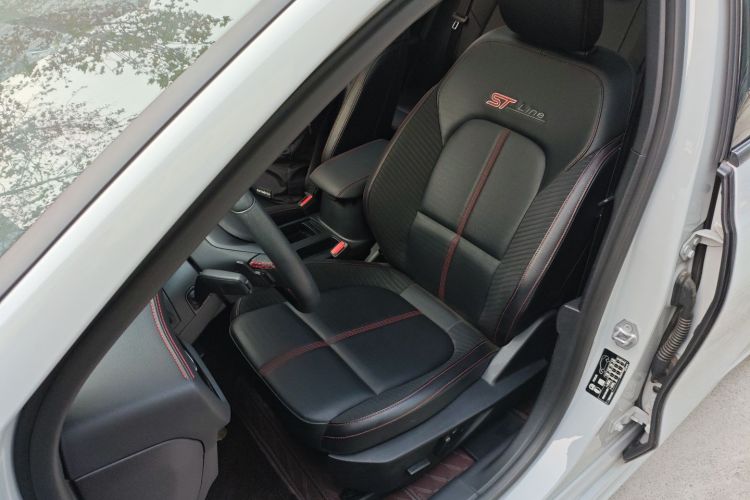 福特 福克斯 2022款 三厢 EcoBoost 180 自动ST Line中控内饰19