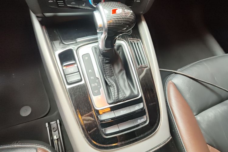 奥迪Q5 2017款 Plus 40 TFSI 技术型中控内饰18