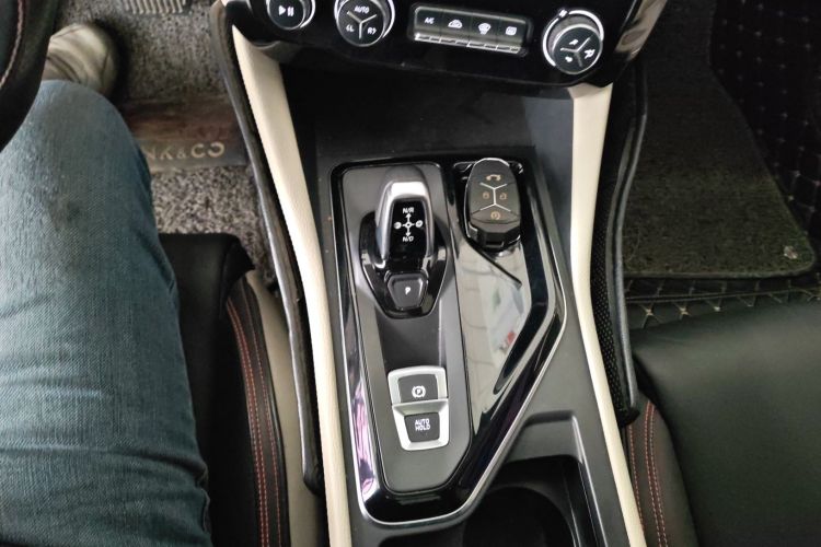 领克02 2019款 1.5T DCT两驱耀Pro版 国VI中控内饰18