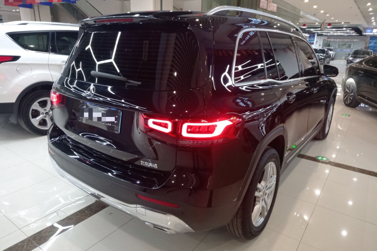 奔驰GLB 2022款 改款二 GLB 200 时尚型车身外观7