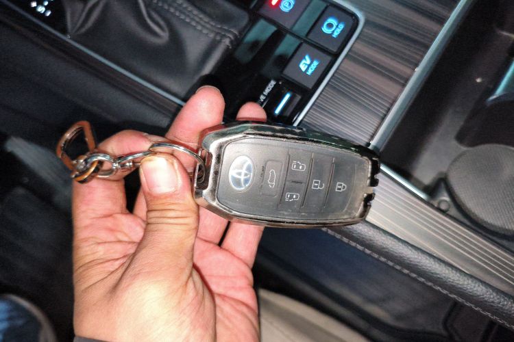 丰田 格瑞维亚 2022款 2.5L混动 尊爵版中控内饰11