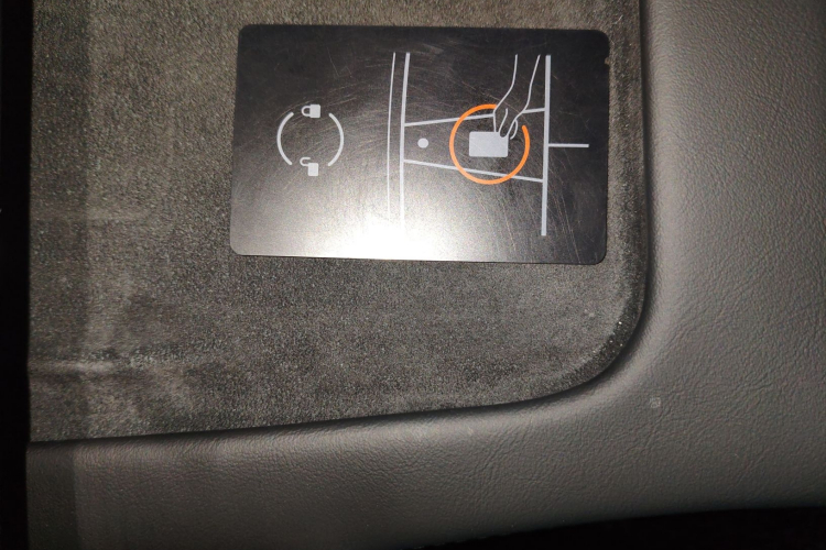 特斯拉 Model Y 2024款 长续航全轮驱动版中控内饰11