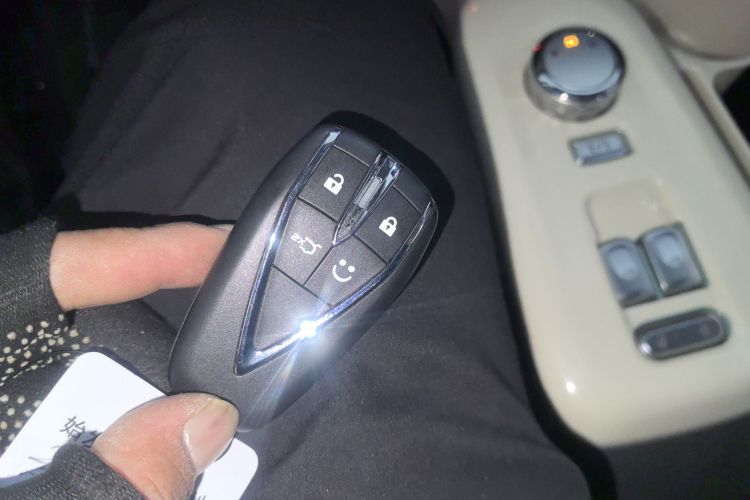 长安启源 长安Lumin 2022款 210km 香甜款中控内饰7001