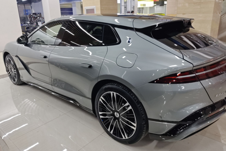 腾势Z9GT 2024款 1100四驱Ultra版车身外观4