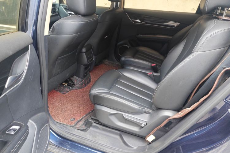 比亚迪 宋MAX 2018款 1.5T 自动智联精英型 6座中控内饰7004