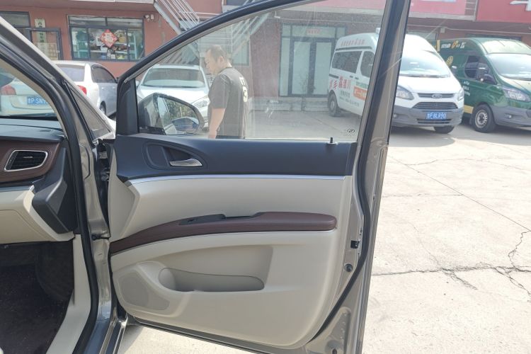 别克GL8 2017款 25S 豪华型 国V中控内饰42