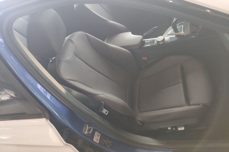 宝马3系 2019款 320Li M运动曜夜版局部细节41