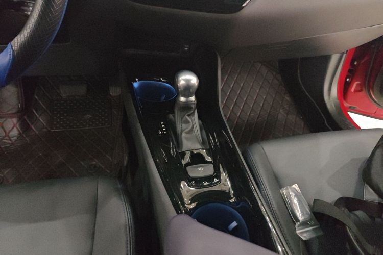 丰田C-HR 2020款 2.0L 领先版中控内饰18